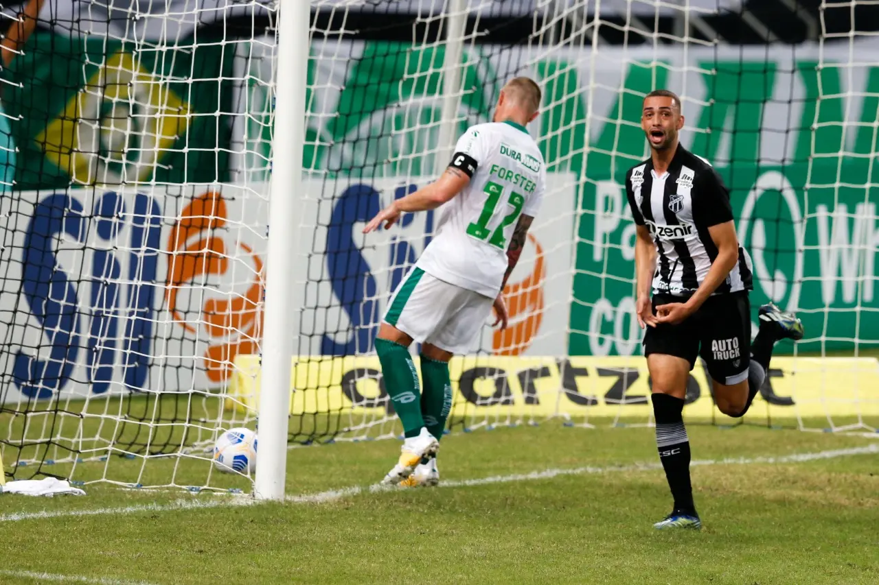 Lacerda comemora gol pelo Ceará