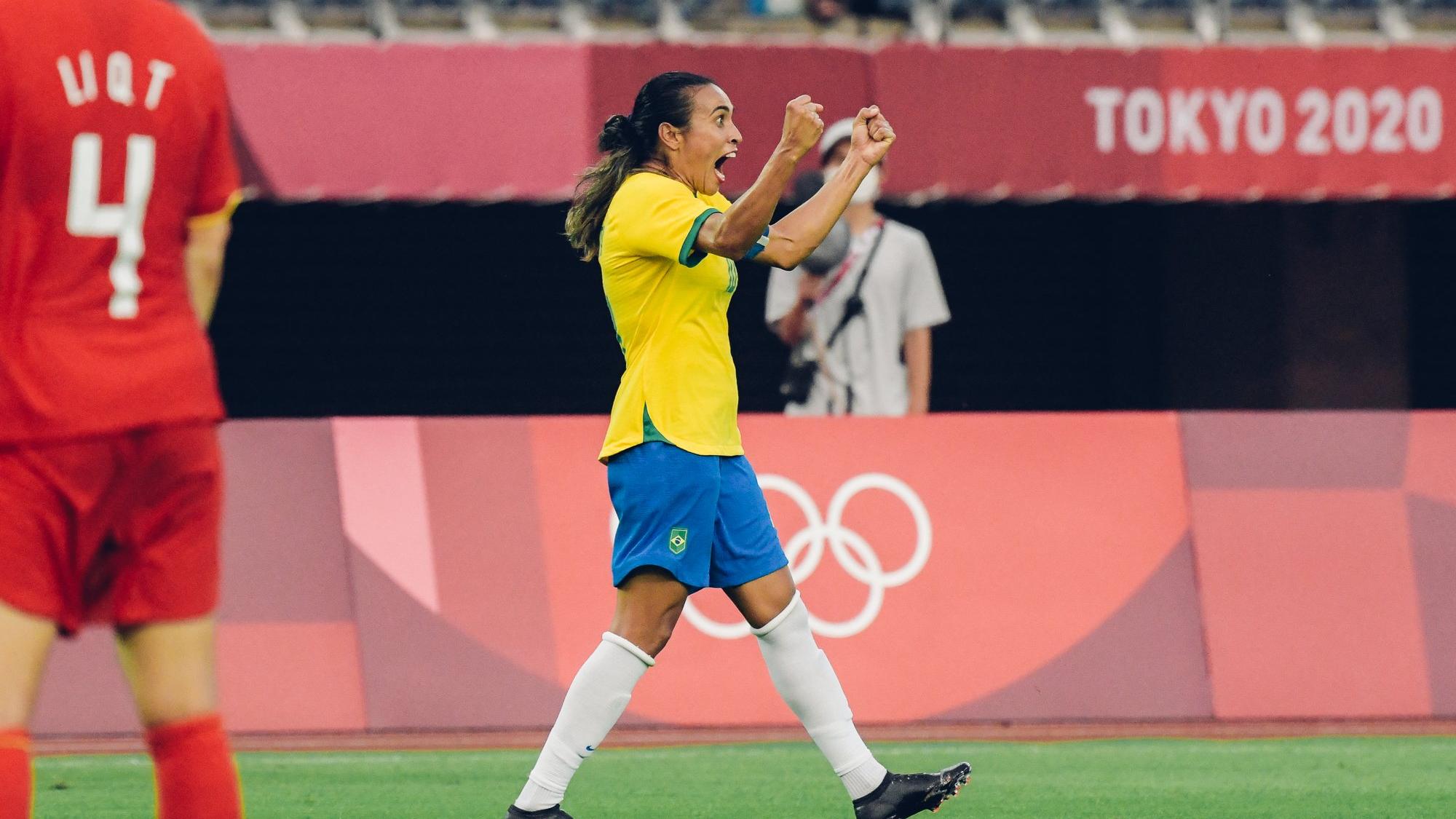 Com show de Marta, Brasil goleia China por 5 a 0 na estreia do futebol  feminino nas Olimpíadas - Jogada - Diário do Nordeste