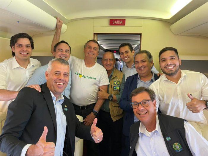 Avião presidencial com aliados do presidente Bolsonaro no Ceará, em Março