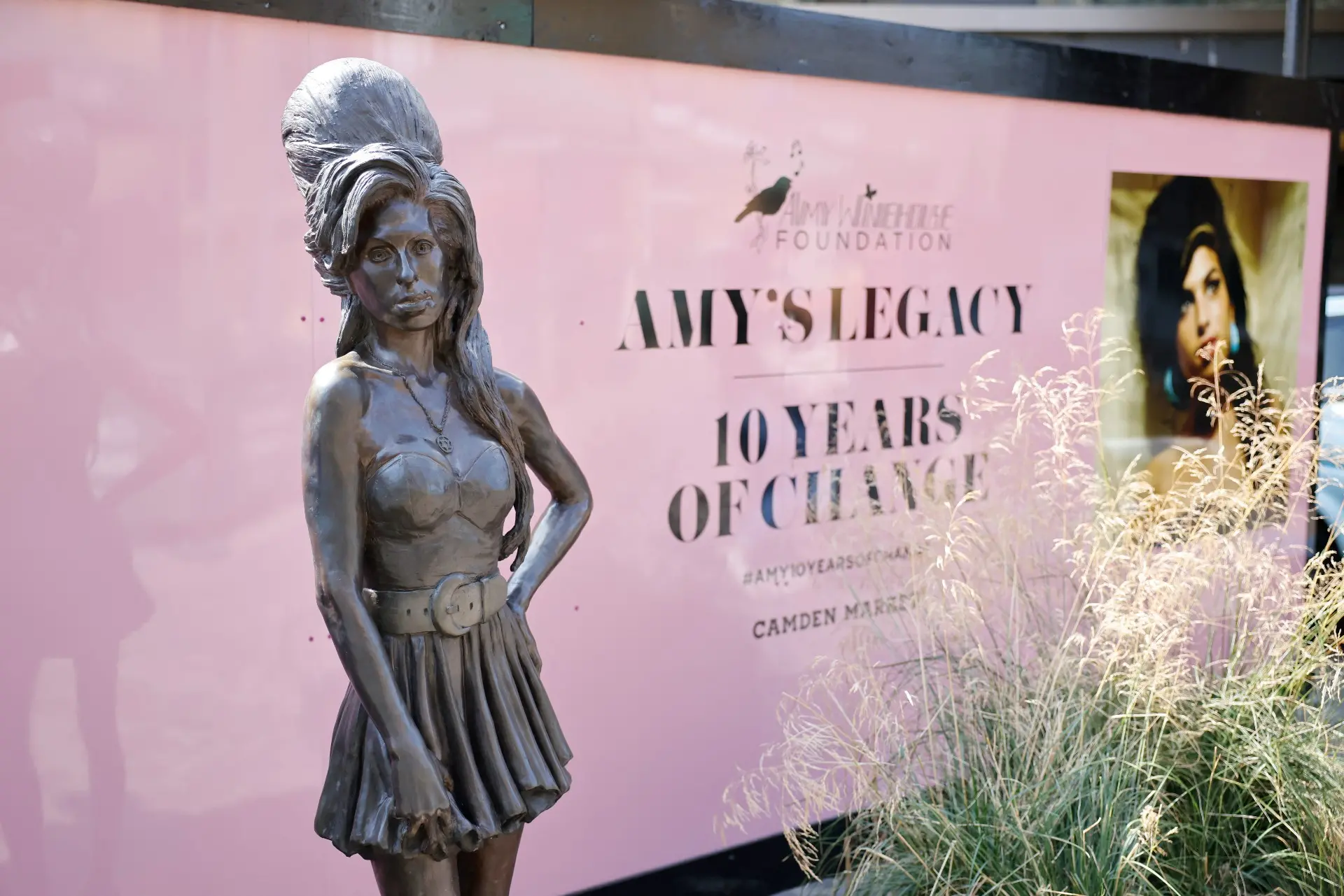 Amy Winehouse recebe homenagem em Londres