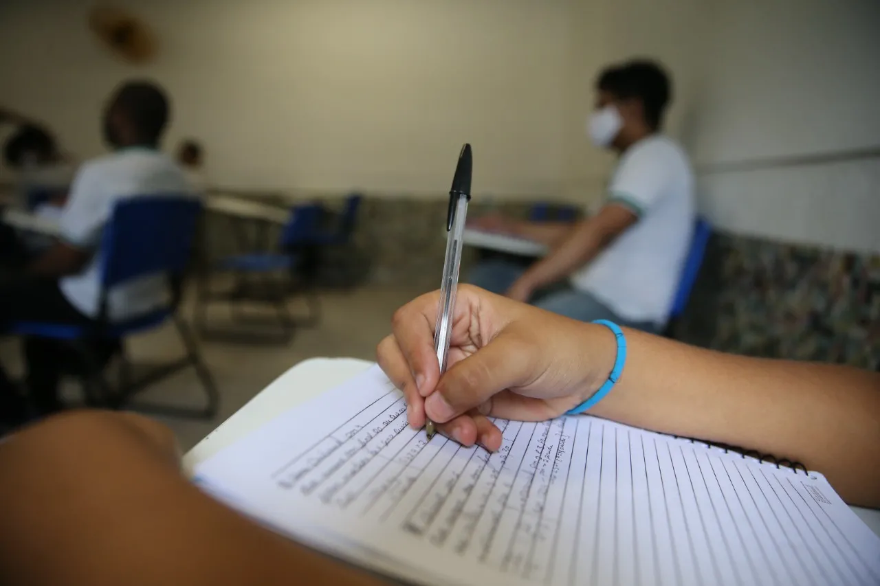 Para a grande maioria dos estudantes do Ceará, principalmente, os da rede pública, já são 16 meses sem aulas presenciais.