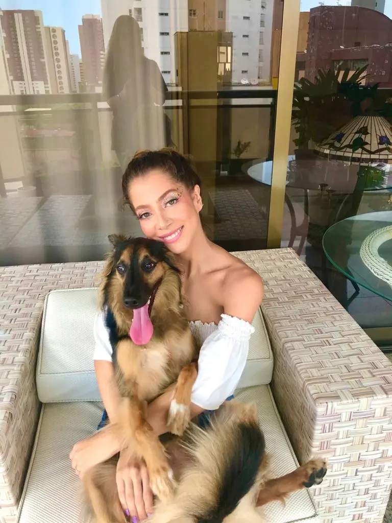 Cadela Cora e tutora