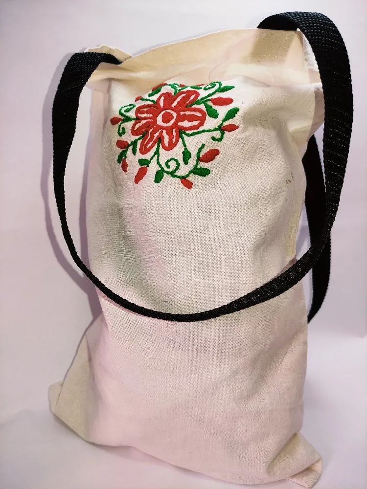 Ecobag produzida pelo artista, professor e escritor Dianton durante o curso de bordado ofertado pela UniAteneu, em parceria com o CCBJ