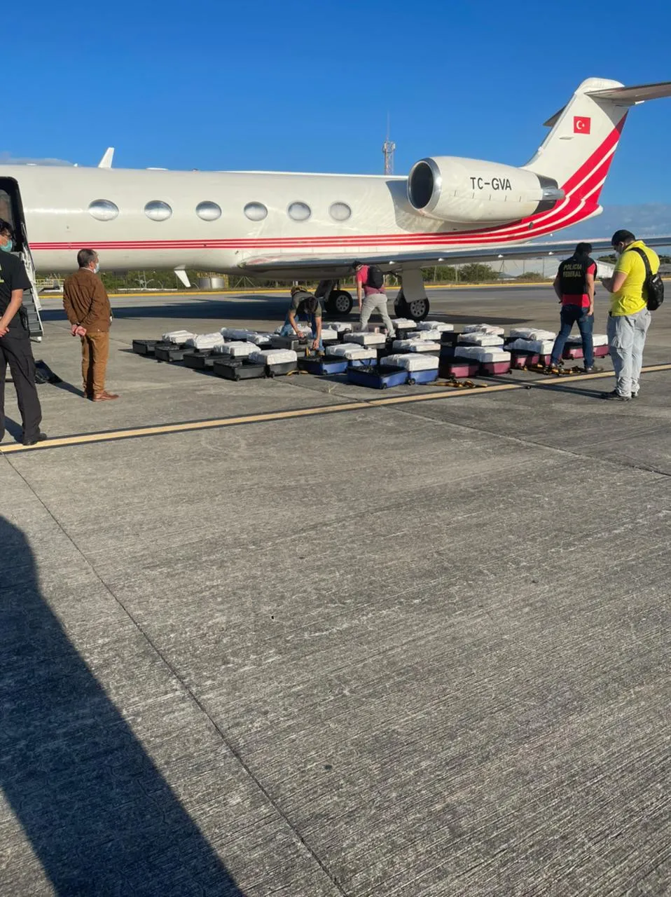 Droga foi apreendida dentro de avião no Aeroporto de Fortaleza