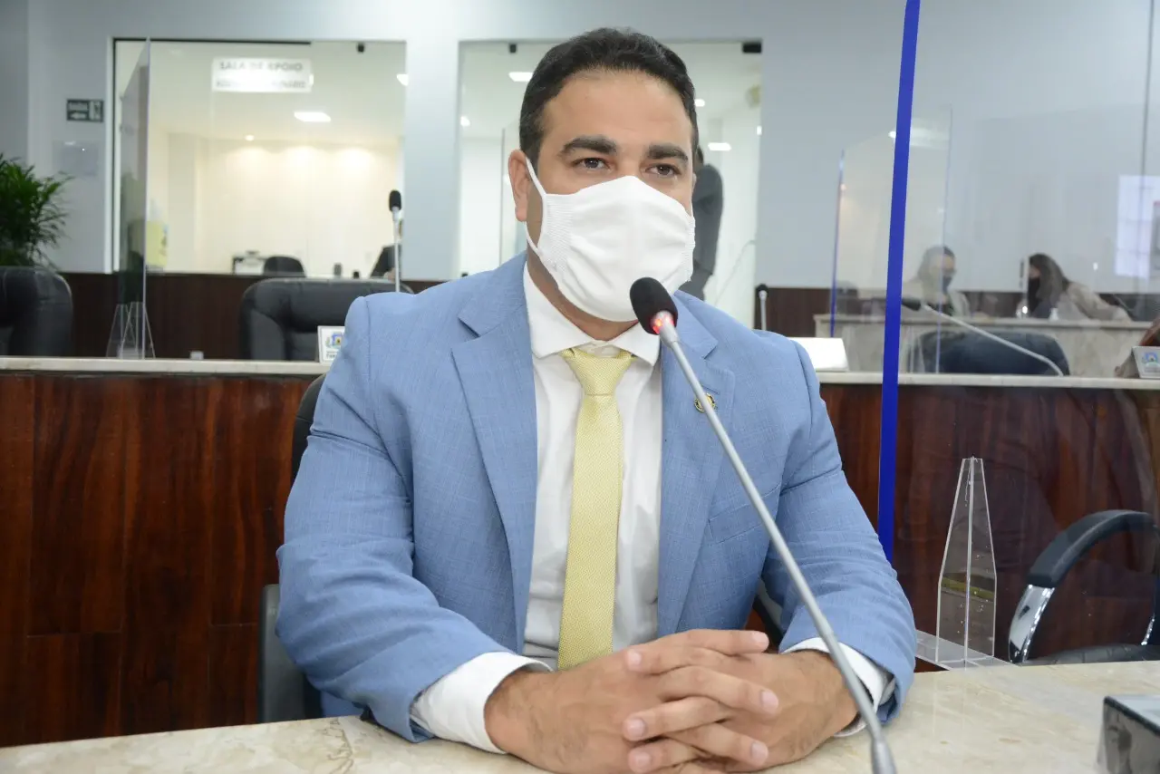 Julierme Sena na bancada da Câmara