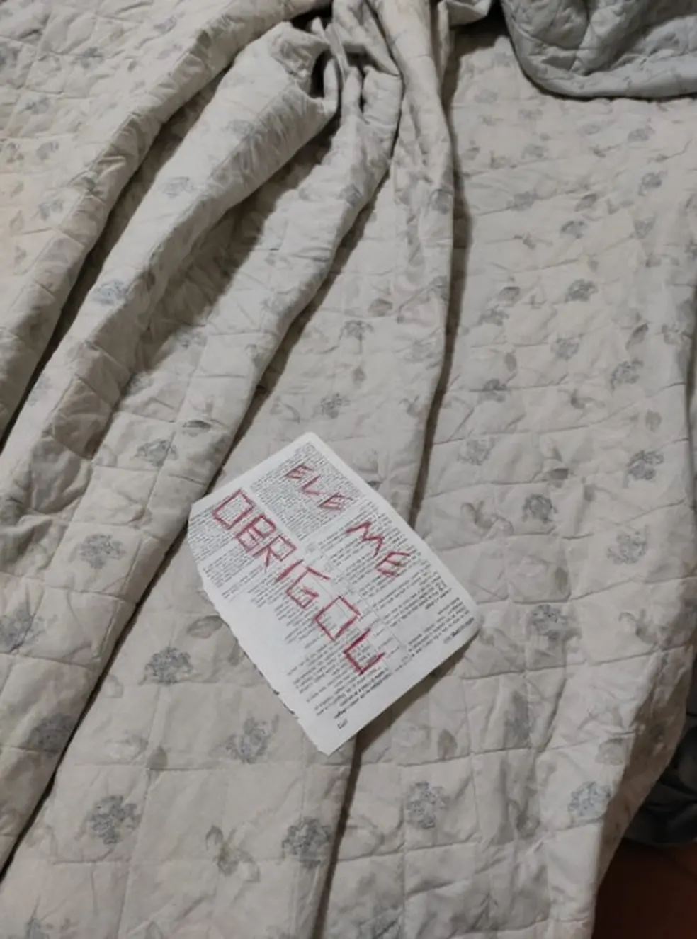 Página de Bíblia com dizeres 