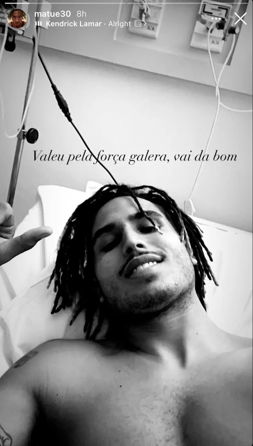 Matuê publicou foto em uma cama de hospital nesta segunda (9)