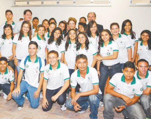 Dilma inaugura escola
