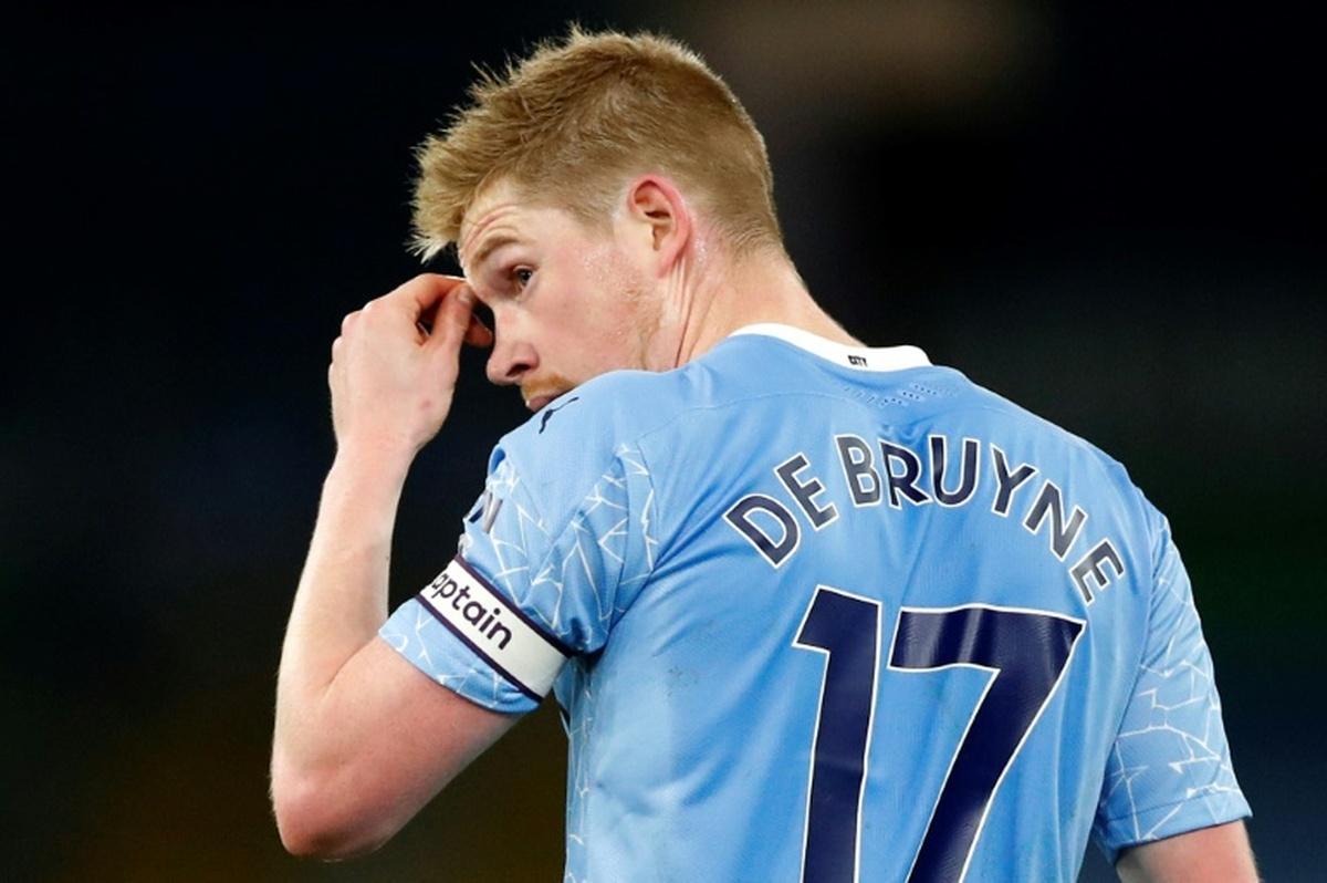 De Bruyne com semblante sério pelo Manchester City