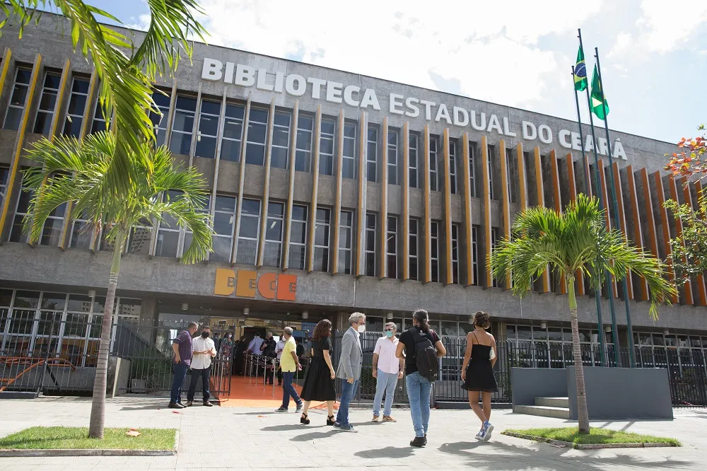 Fachada da BECE: janelas abertas para o mundo