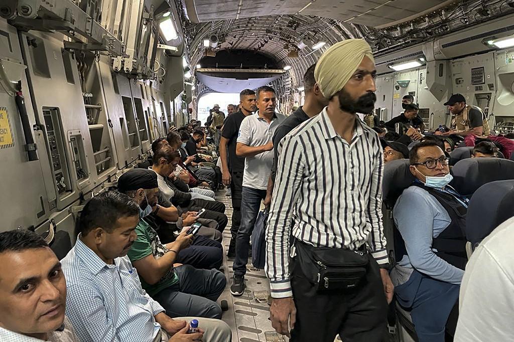Avião indiano com pessoas a bordo