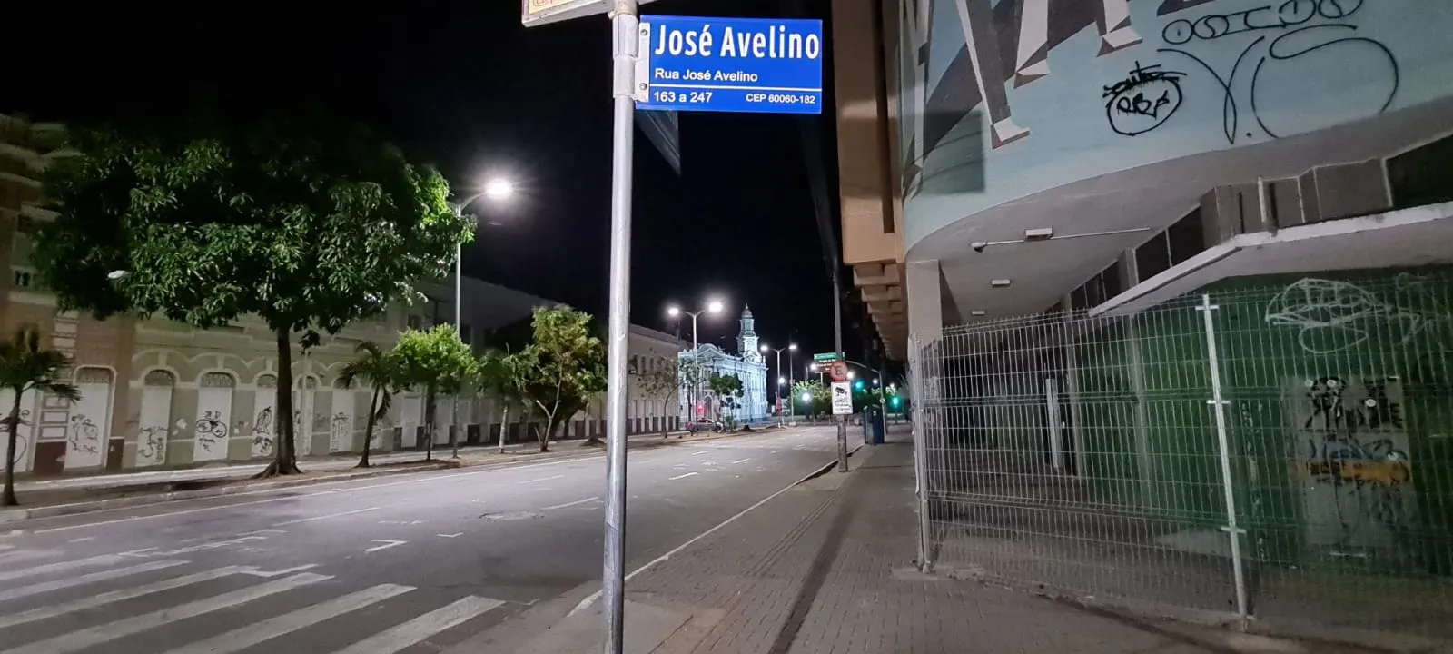 Rua que leva o nome da feira não teve presença de vendedores ambulantes na noite do dia 18