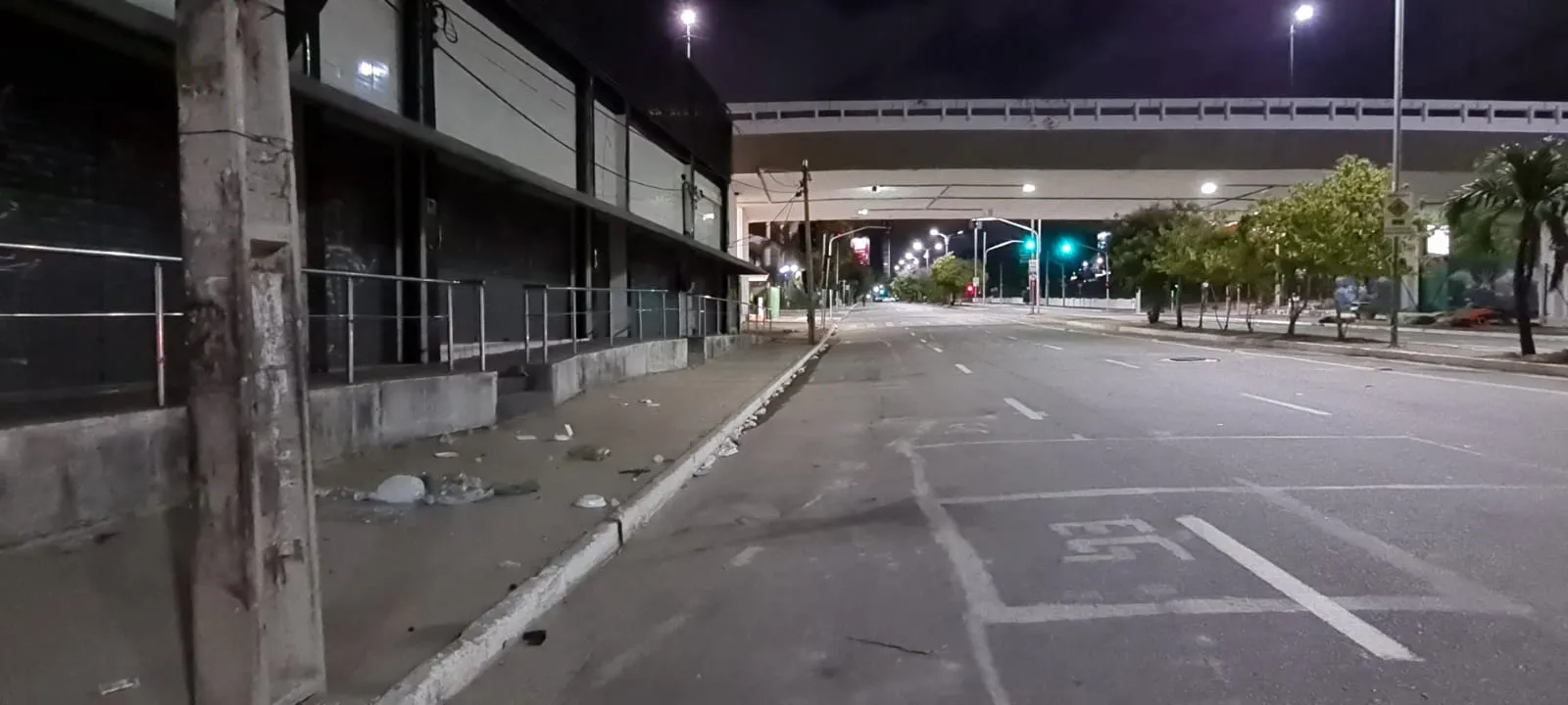 Local do confronto entre guardas municipais e vendedores ambulantes ficou completamente vazio