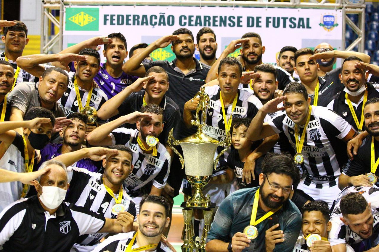 Elenco do Ceará comemora título da Copa do Estado do Ceará