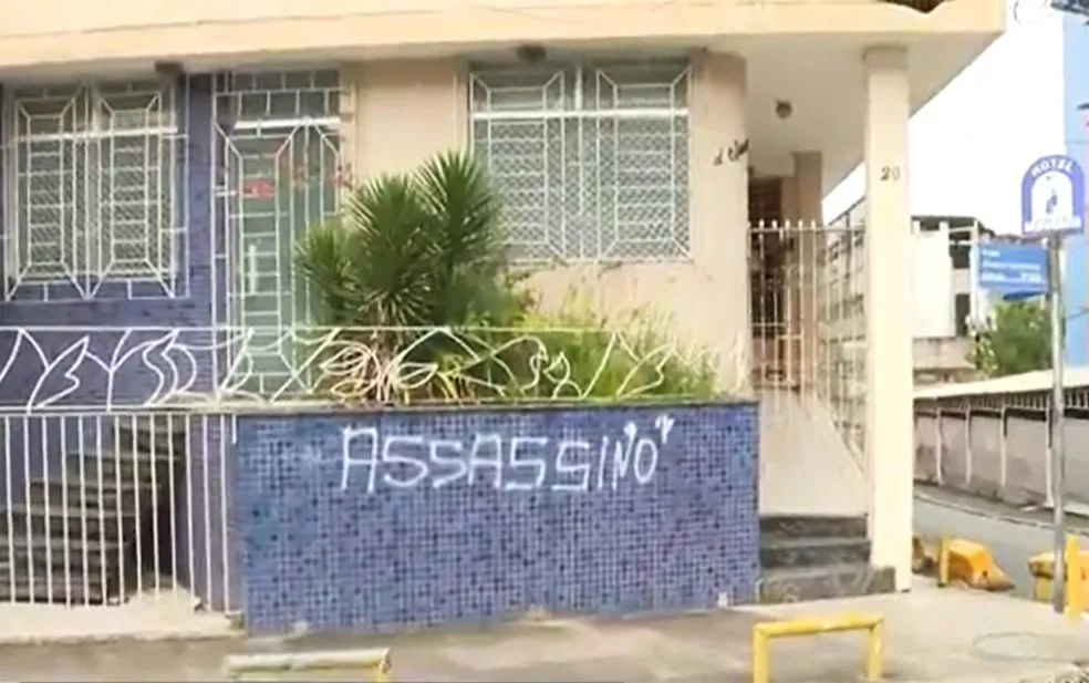 Em protesto contra o homicídio, cidadão escreveram 