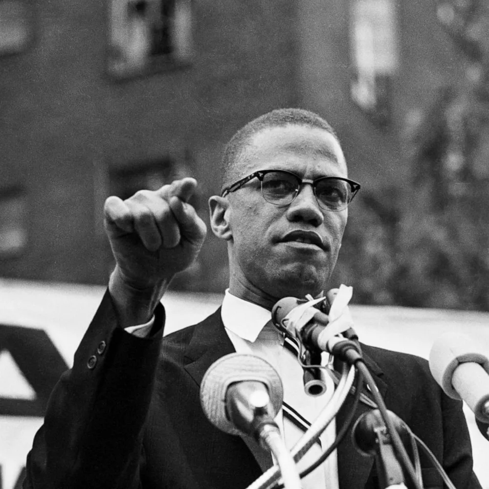 Depois do rompimento com o líder islâmico Elijah Muhammad, Malcolm ensaiou baixar o tom em direção ao movimento de King