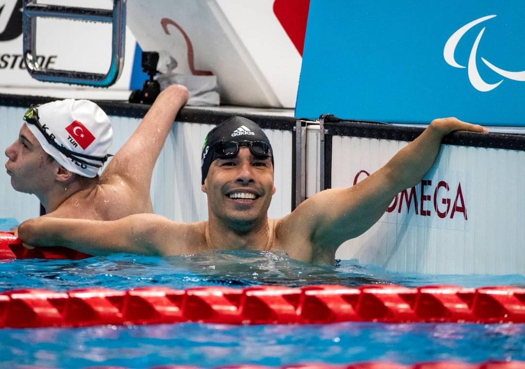 Daniel Dias sorri após prova de natação nos Jogos Paralímpicos de Tóquio