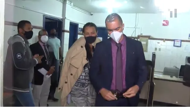 Patroa prestou depoimento na delegacia do bairro Boca do Rio, em Salvador. Ela não quis falar com a imprensa na saída da unidade policial
