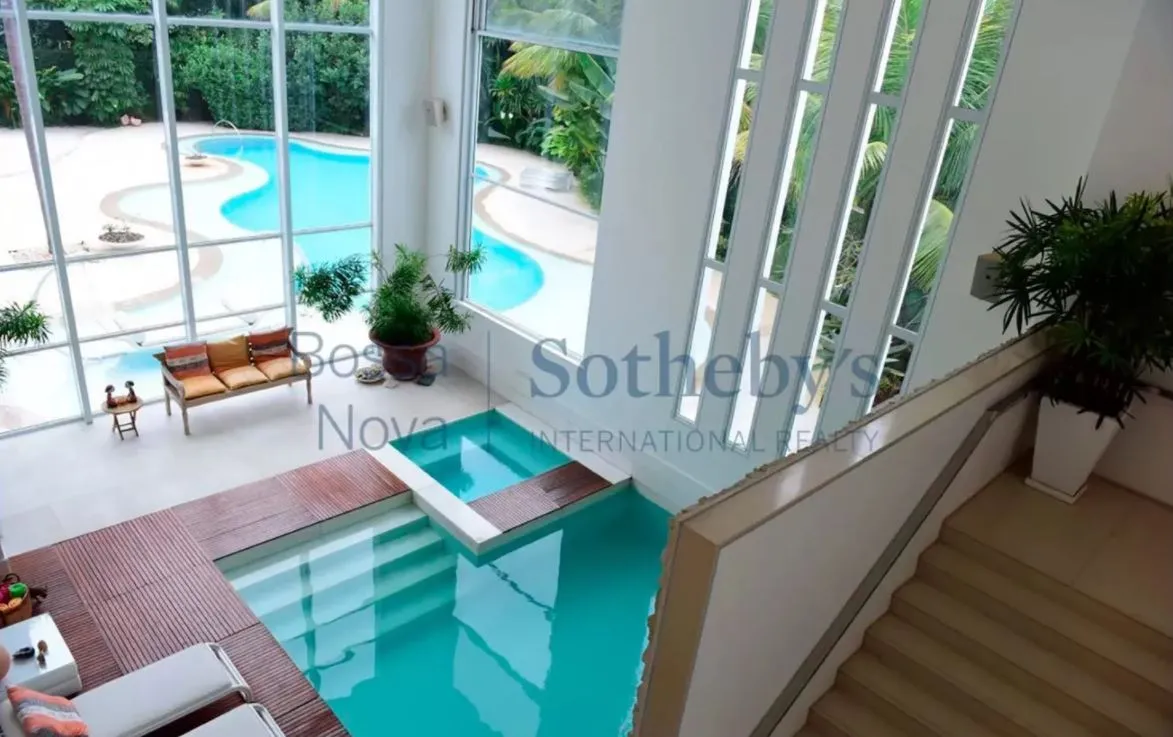 Casa tem 2.626 m² de área e possui diversos cômodos