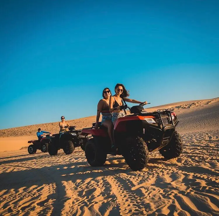 Passeio de quadriciclo em Flecheiras, no Ceará