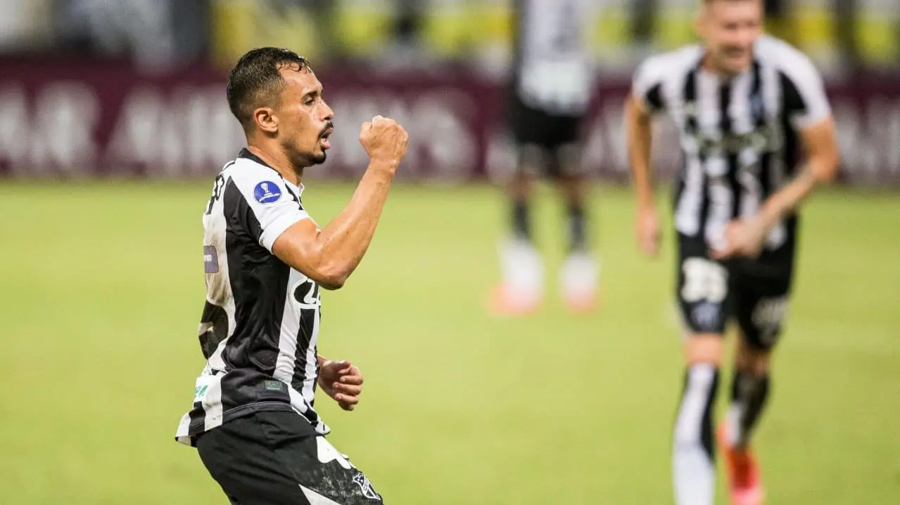 Lima comemora gol pelo Ceará