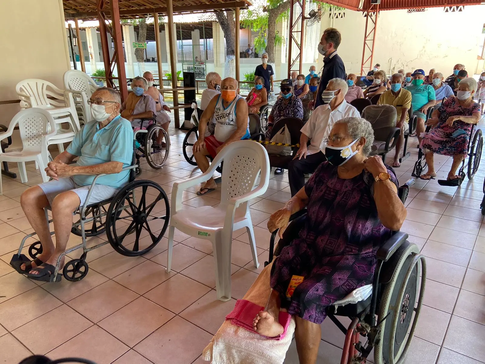 Idosos do Lar Torres de Melo esperando vacina contra Covid-19