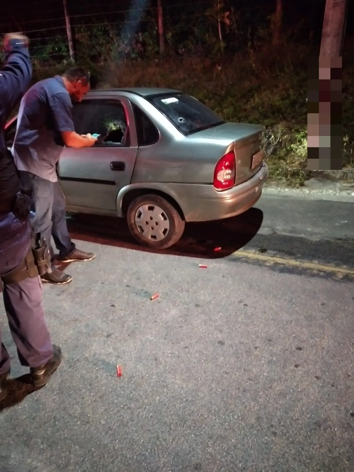 Criança é morta, e dois adultos são baleados em carro, no Eusébio