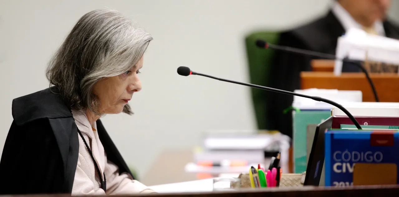 A ministra Cármem Lúcia votou contra a fixação de prazo, pelo Judiciário, para análise dos pedidos de impeachment