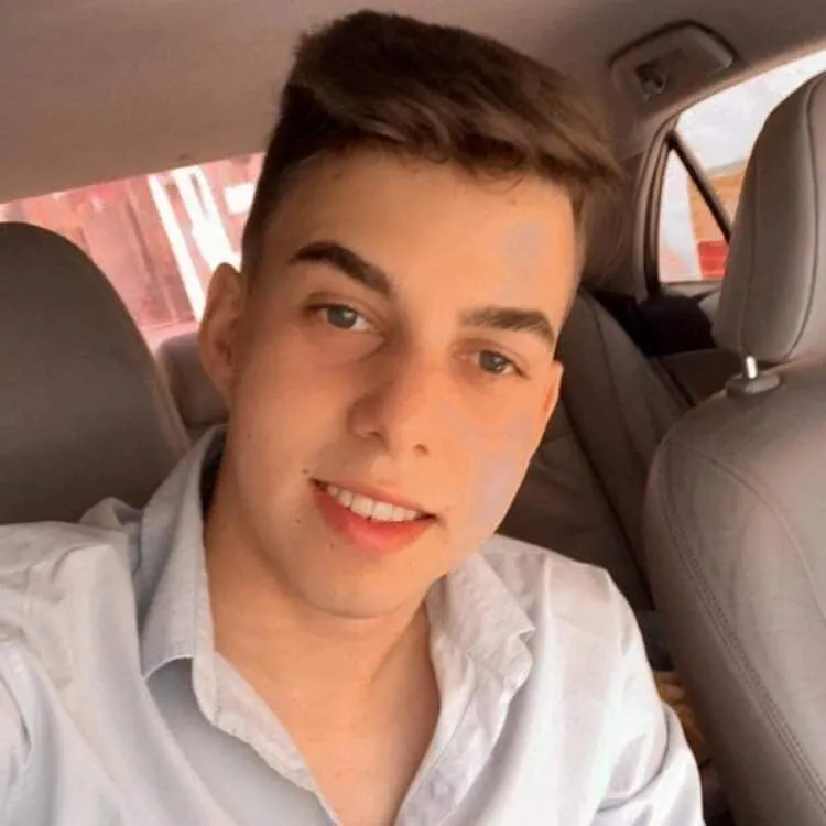 Jovem também estava no veículo e não resistiu ao incidente