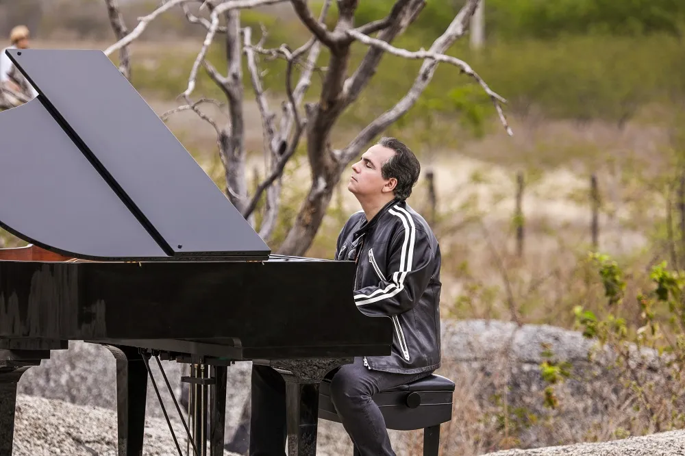 Pianista acredita que a mensagem alimentada pela apresentação é a de exaltar o poder dos encontros – dele com o público, do público com a música e do artista consigo