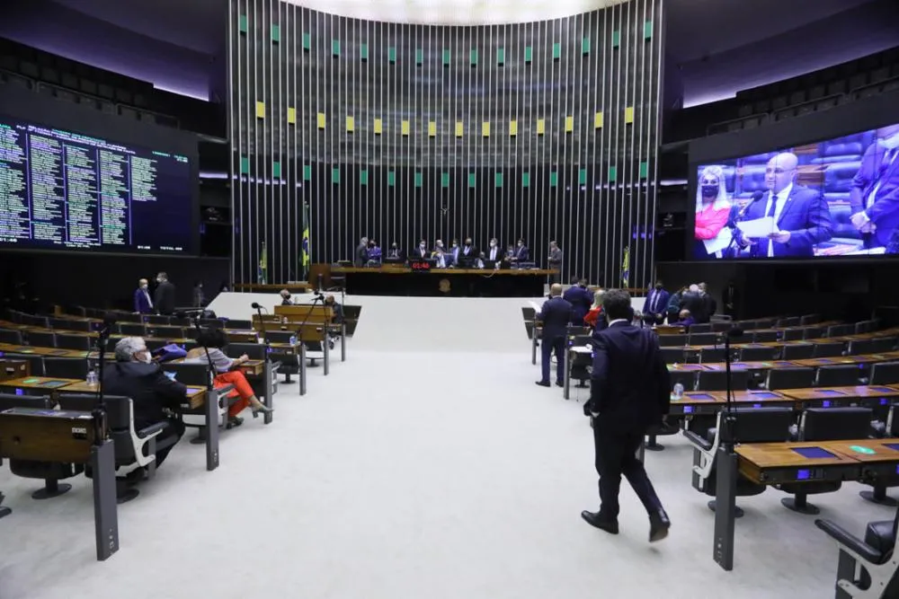 A Câmara dos Deputados concluiu, na madrugada desta quinta-feira (16), a votação do novo Código Eleitoral