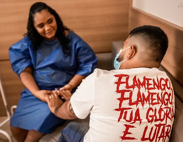 Pai de Noah Gabriel, Lucas foi vestido com camisa do Flamengo