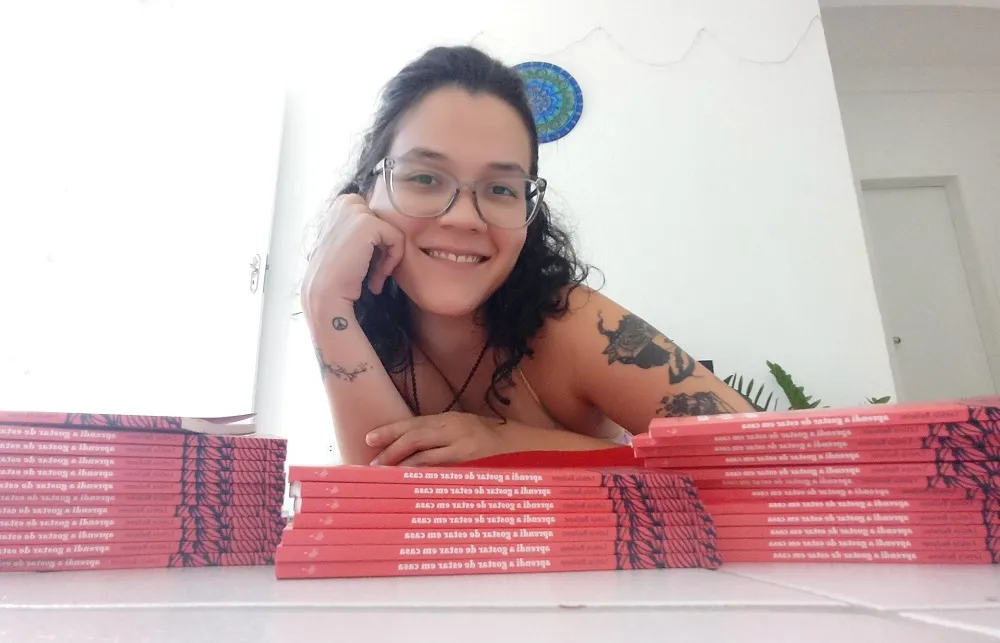 Letícia Bailante é escritora, comunicadora, editora e fotógrafa