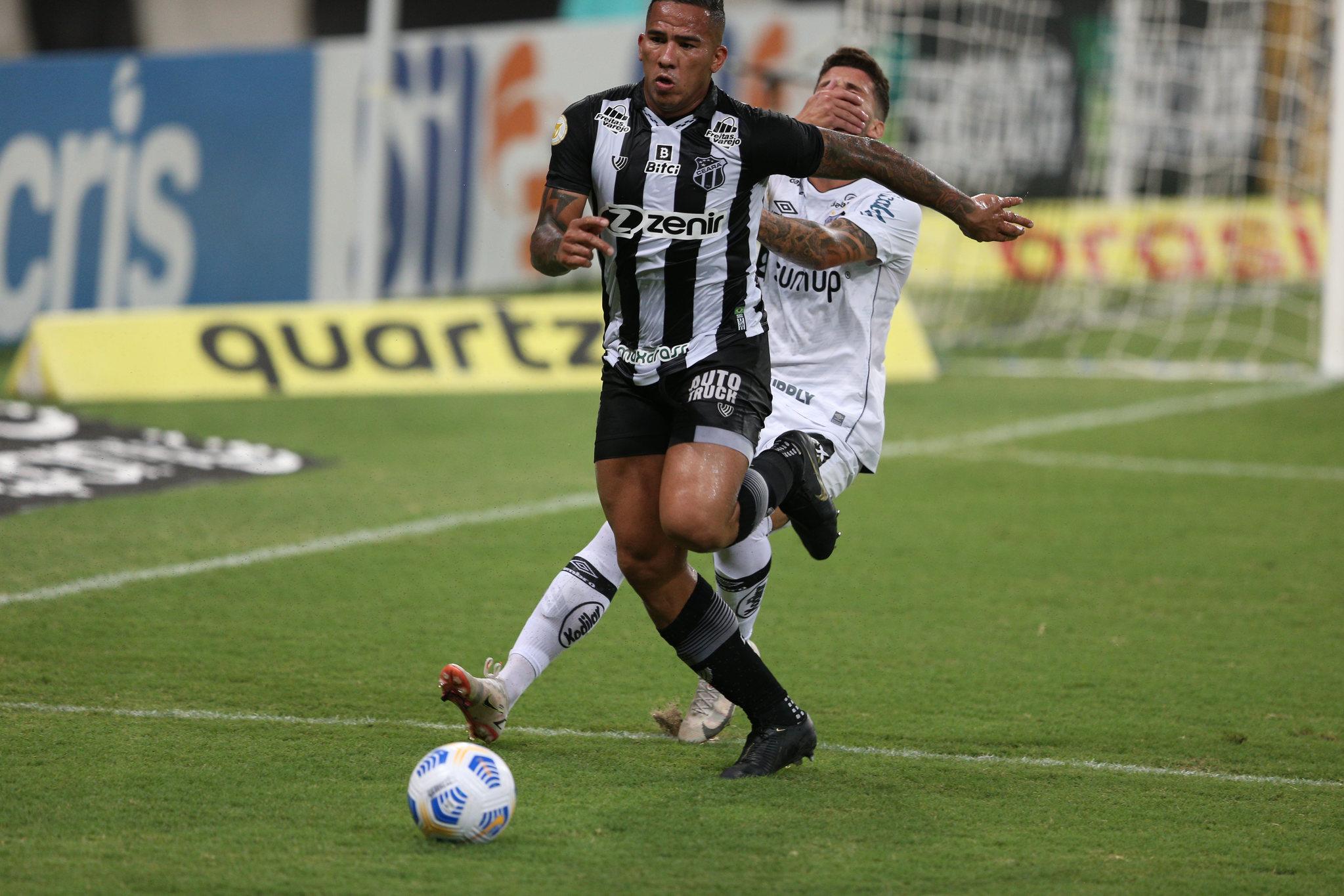 Jogadores avaliam nova bola da Série D do Brasileirão: bem leve