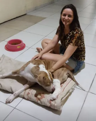 Roseane Cândico reencontrou o seu pitbull Heitor nesta sexta-feira (24)