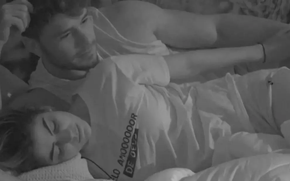 Lucas e Hariany na cama em a fazenda 11