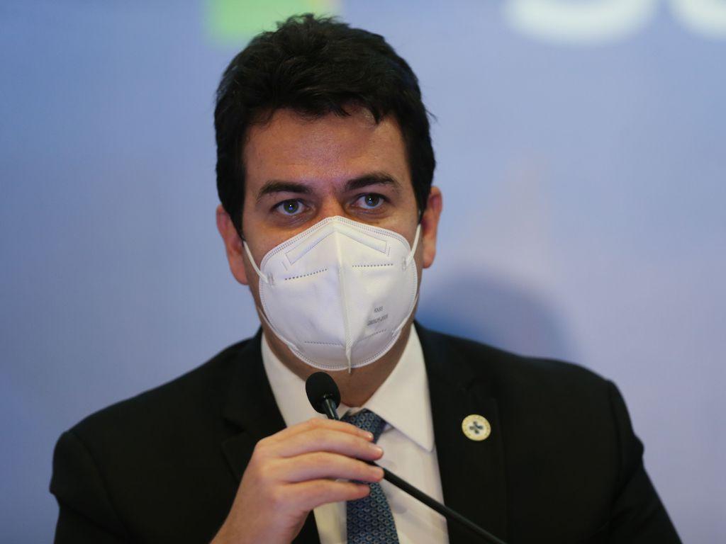 Rodrigo Cruz é ministro interino da Saúde durante quarentena de Marcelo Queiroga.