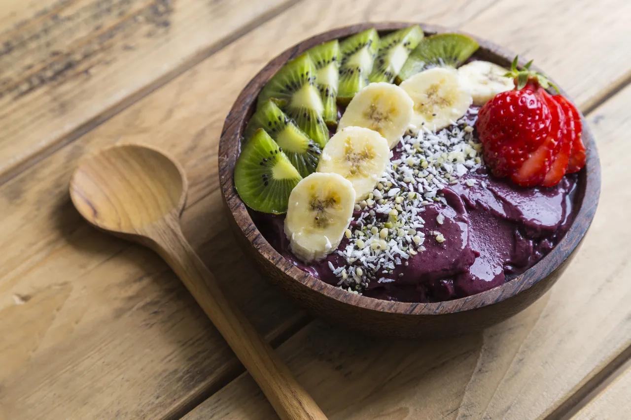 Combinado com outras frutas, açaí é considerado uma refeição capaz de ajudar na energia
