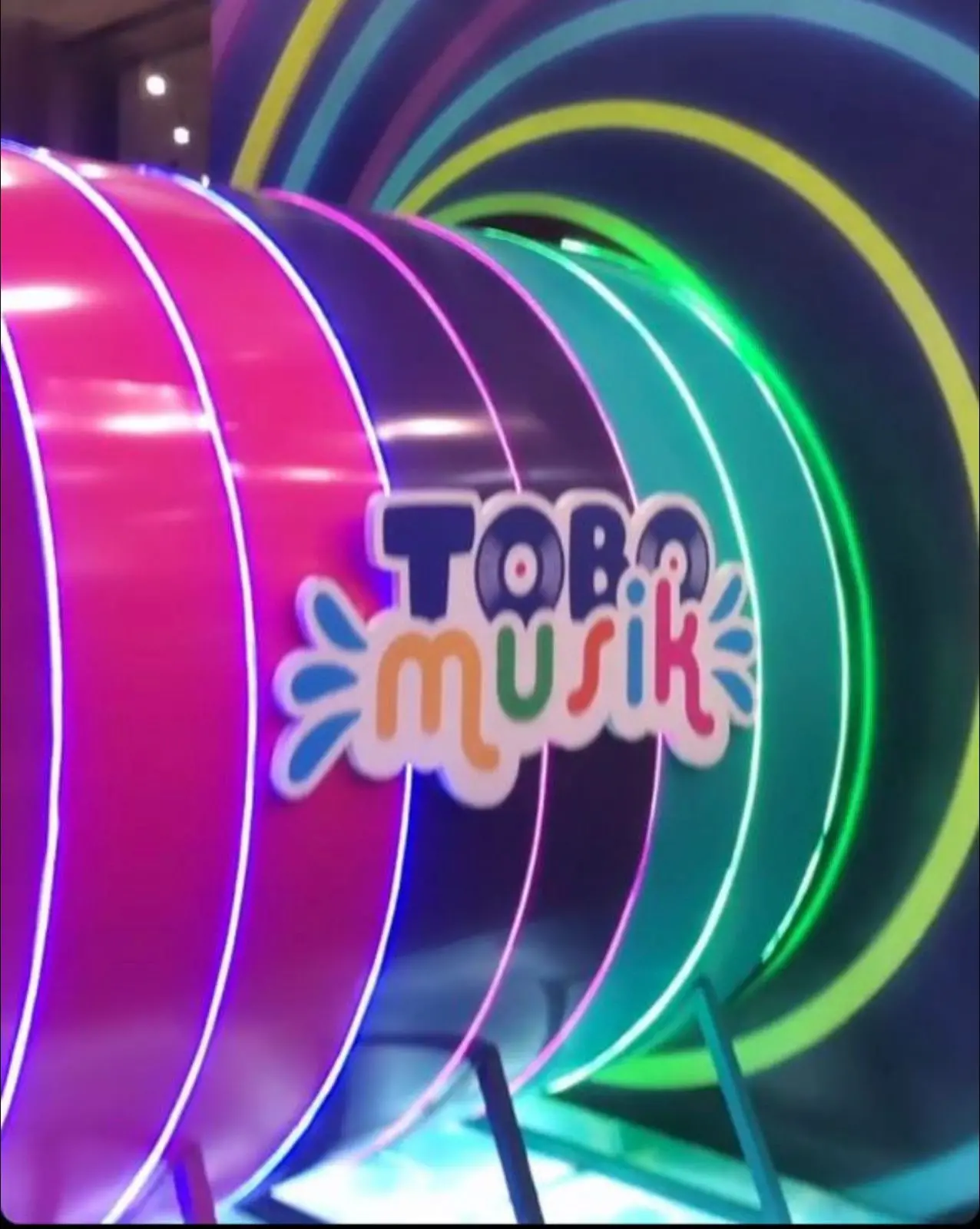 destaque do novo brinquedo do beach park, com o nome tobo musik