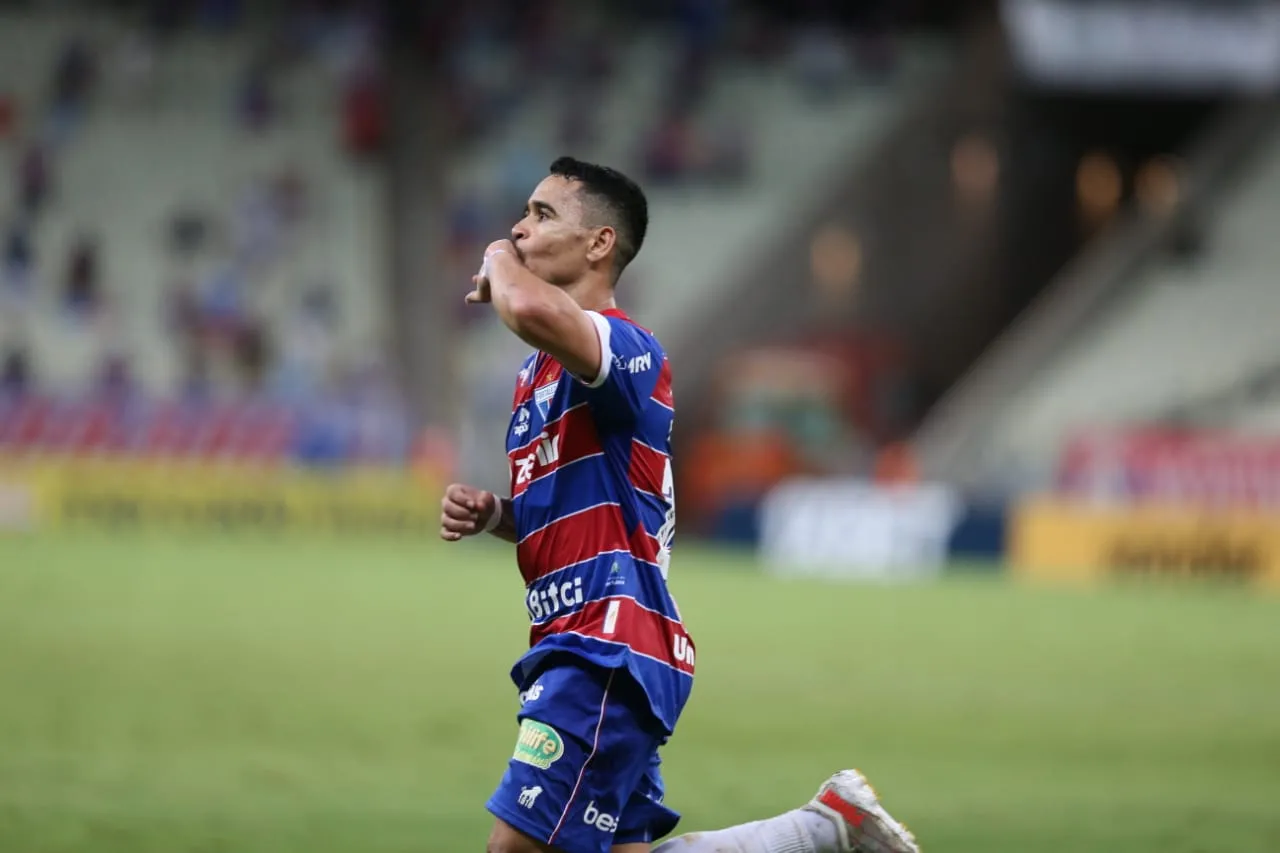 Yago Pikachu, aos 33 minutos do 2° tempo, marcou o gol da vitória do Fortaleza