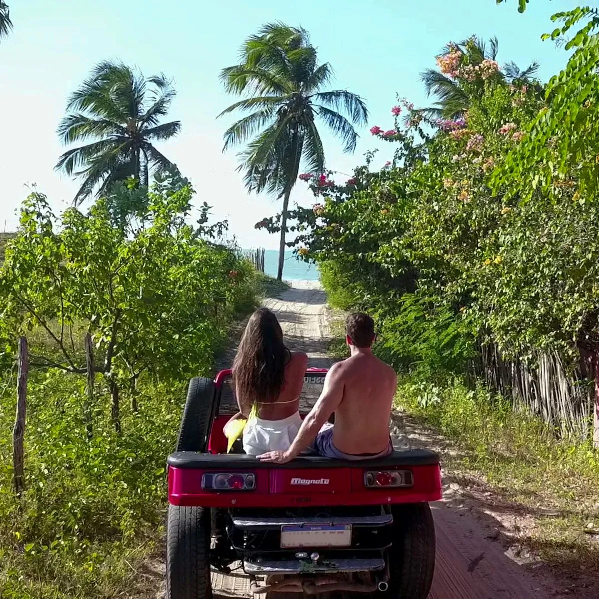 Passeios de buggy passam pelo Beco das Flores