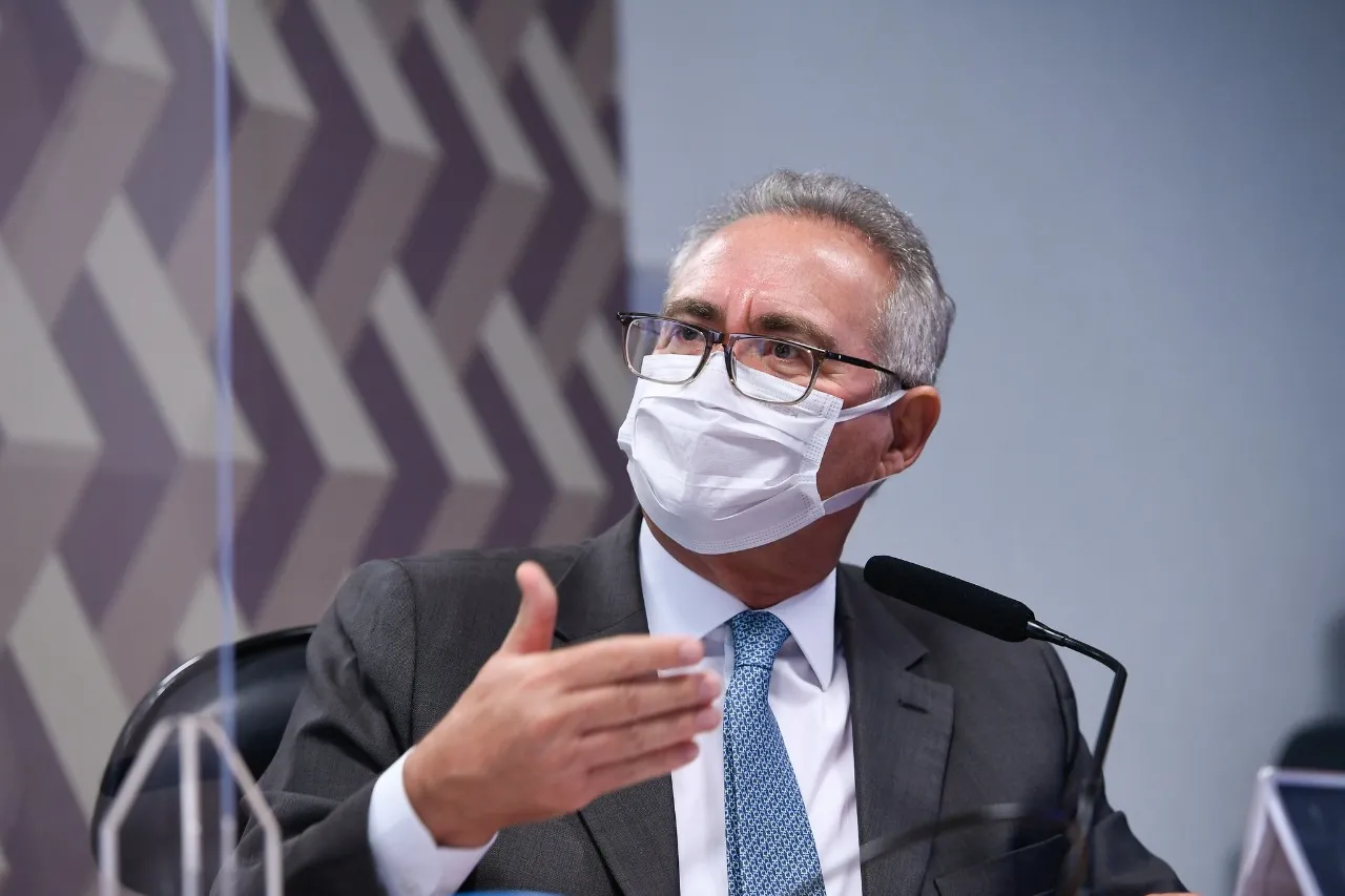 O relatório final elaborado pelo senador Renan Calheiros deve indiciar mais de 40 pessoas