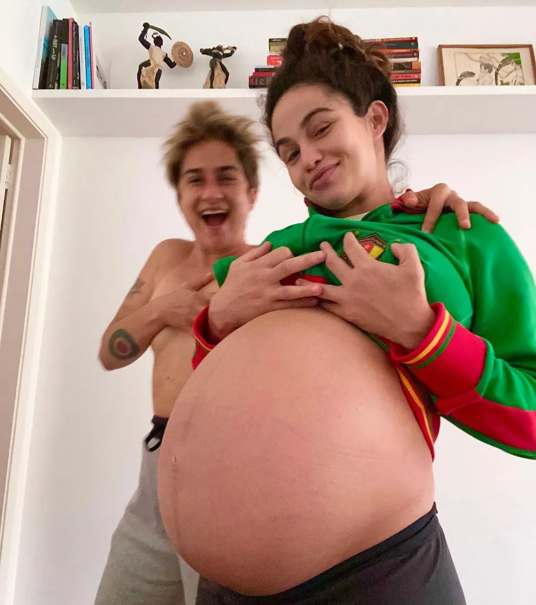 Nanda compartilhou imagens da gestação nas redes sociais