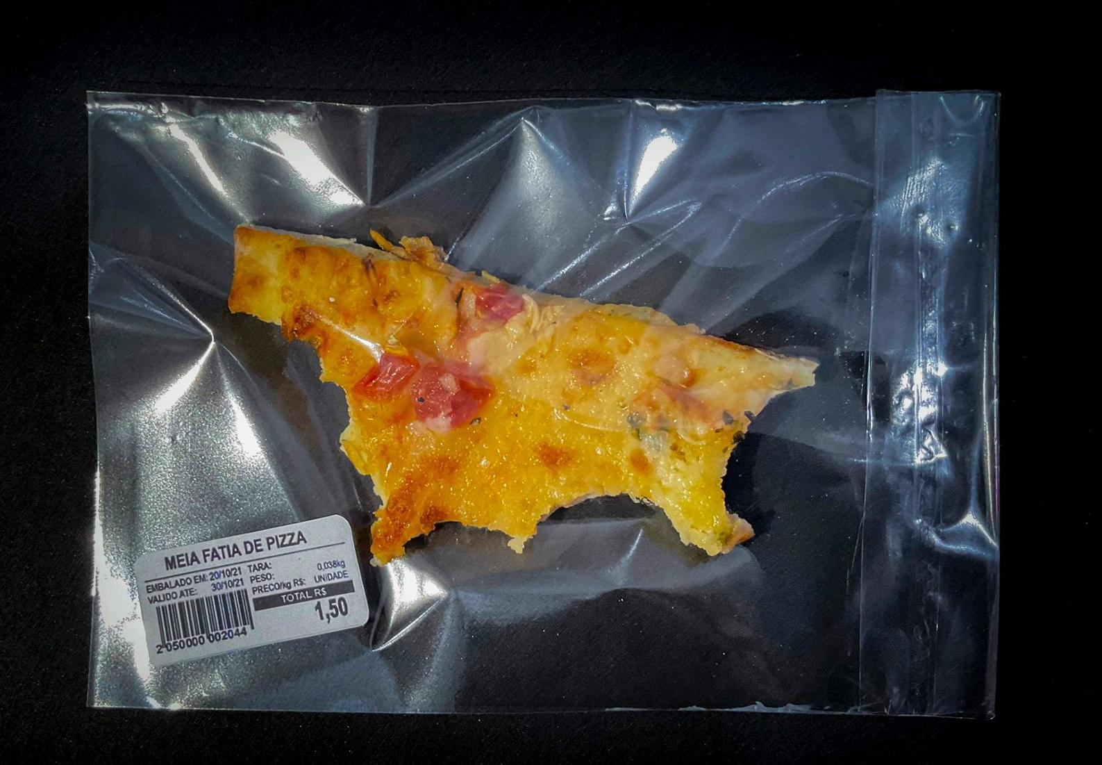 Foto de Pizza embalada em saco plástico