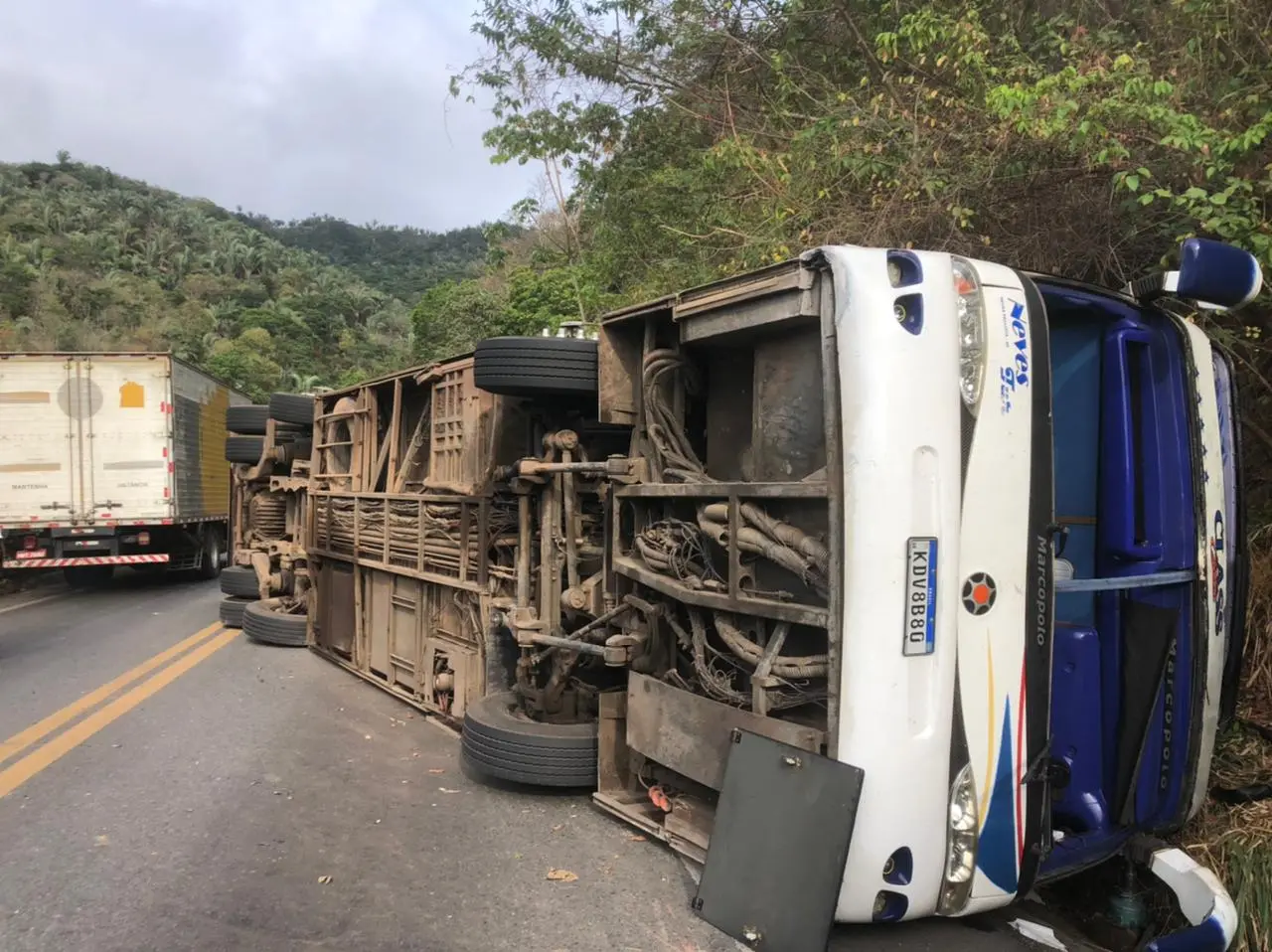 ônibus tombado em Tianguá com candidatos do concurso da Funsaúde