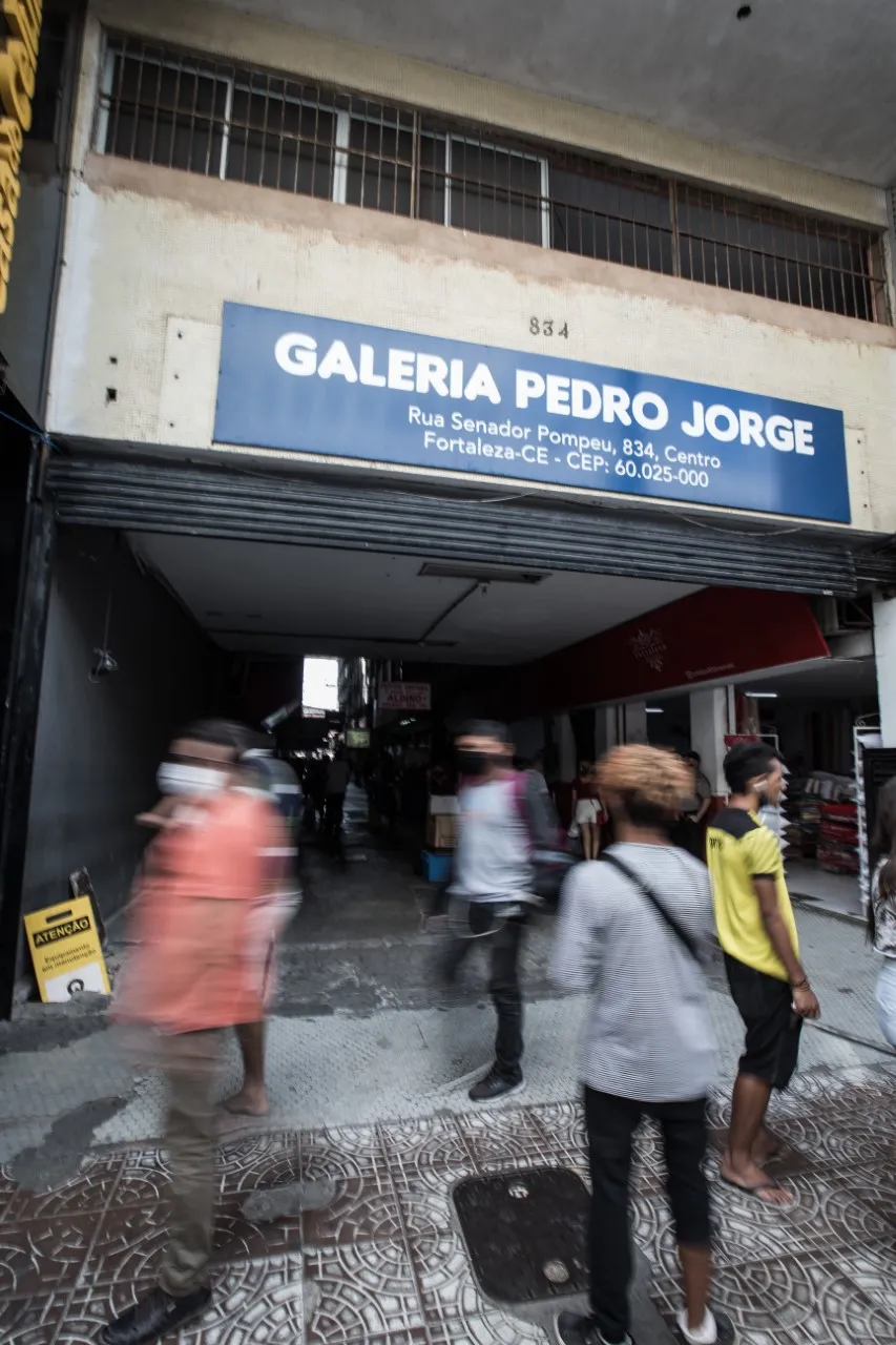 A galeria do Rock de Fortaleza resiste à euforia da virtualização dos corpos, dos encontros e das histórias