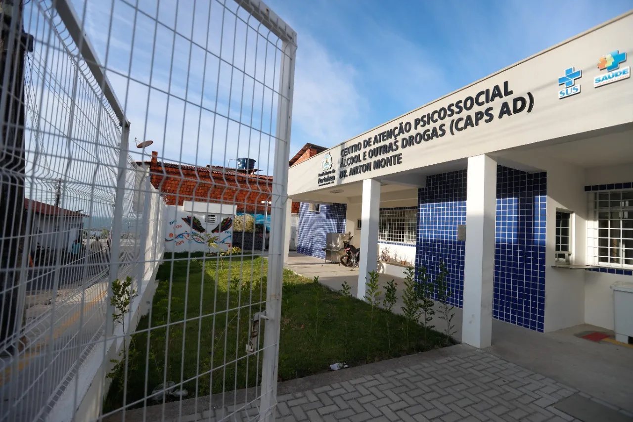 Os CAPS AD são unidades voltado para o tratamento dos usuários que fazem uso de álcool e outras drogas