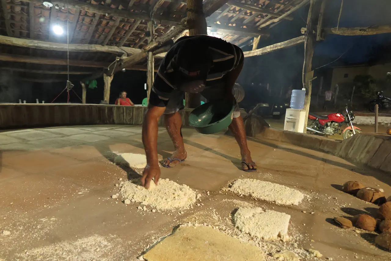 Produção artesanal de derivados da mandioca