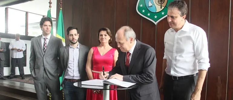 Desembargador Glaydson Pontes assumiu governo do Estado