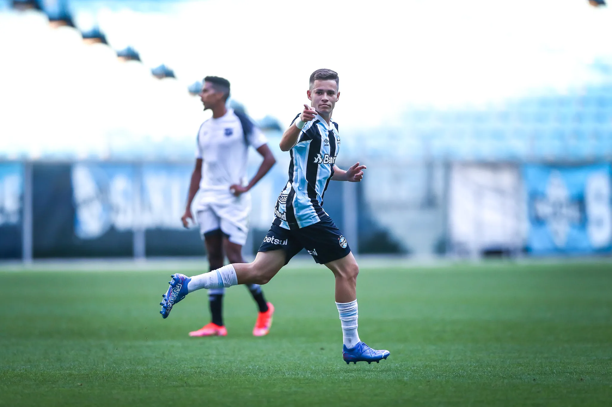 Grêmio impôs pressão e abriu o placar cedo